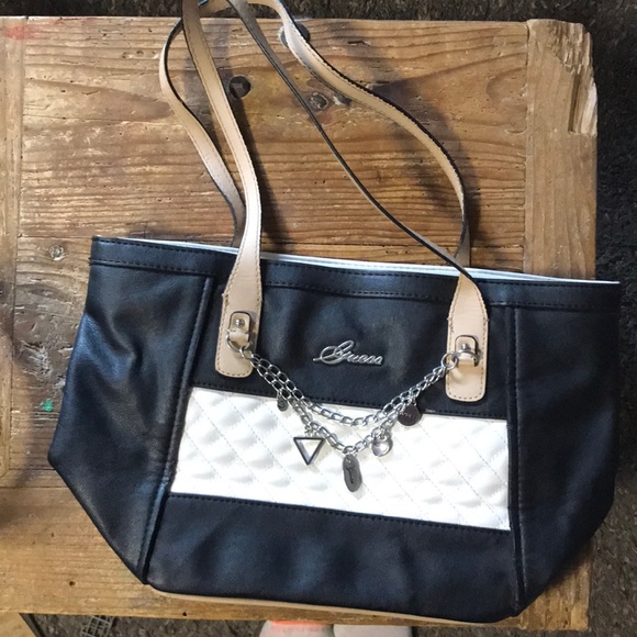 Guess Purse. Make an offer. - Picture 3 of 3